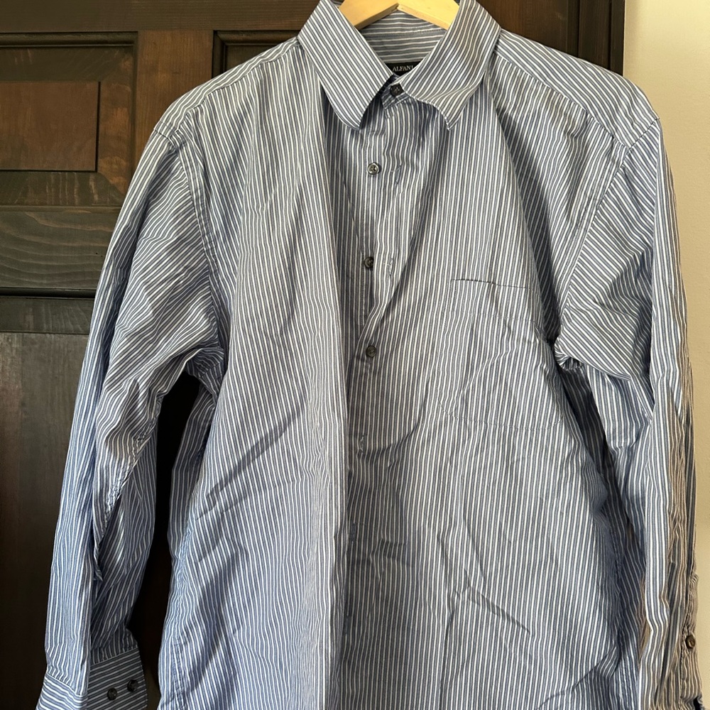 Source Unknown Blue and White Dress Shirt Classic Striped Design